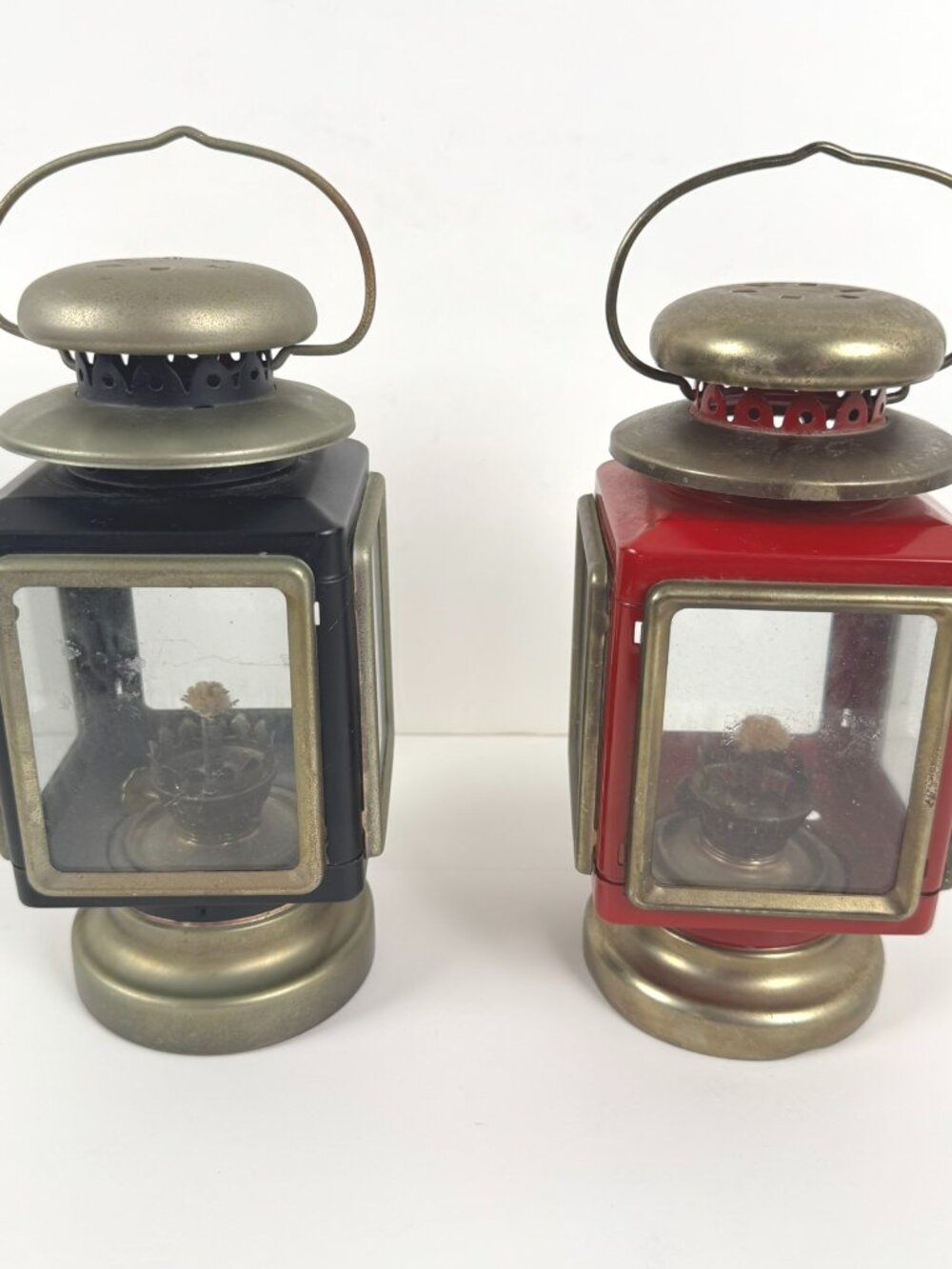 2 Vintage Carriage Oil Lamps Lantern Lanterns Red Black Hong Kong MC-141